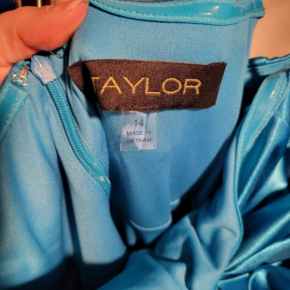 NWT Taylor Women's Exaggerated-Bow Satin-Dazzling Gown in Ocean Blue - Picture 13 of 14